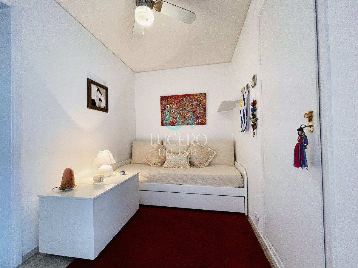 Apartamento ID.677 - Alquiler Anual Apartamento de 1 Dormitorio y Medio en la Península, Punta del Este