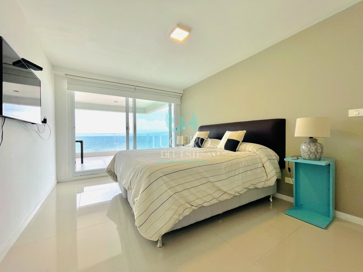 Apartamento ID.294 - Vendo Apartamento de 3 Dormitorios y Parrillero Frente al Mar, Playa Mansa