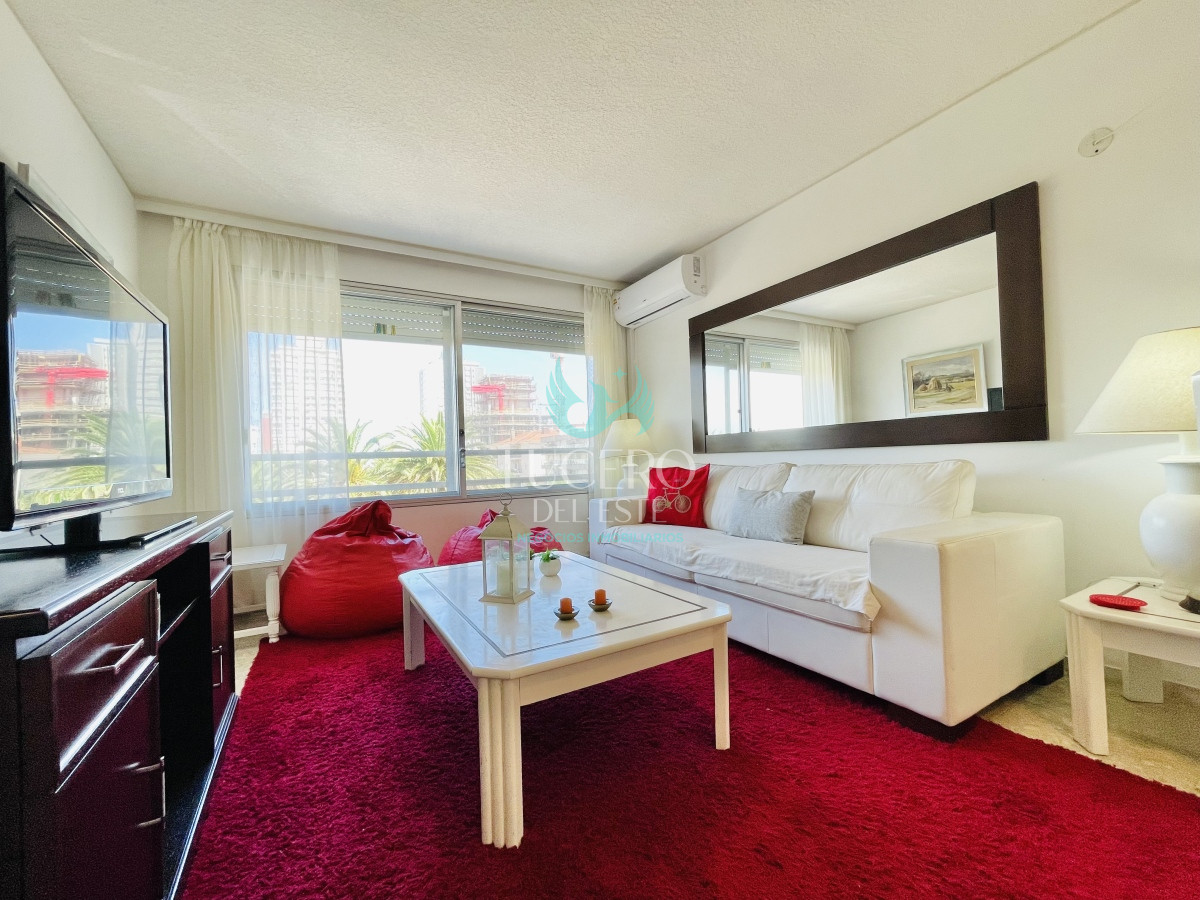 Apartamento ID.677 - Alquiler Anual Apartamento de 1 Dormitorio y Medio en la Península, Punta del Este