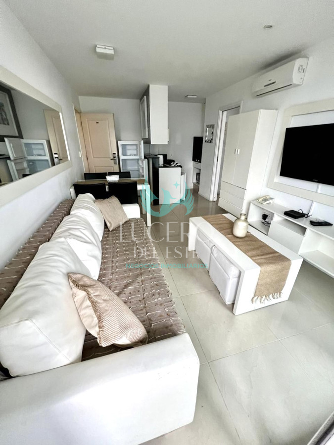 Apartamento ID.1035 - Apartamento de 1 Dormitorio en Torre con Servicios, Cerca del Mar - Alquiler Anual, Punta del Este