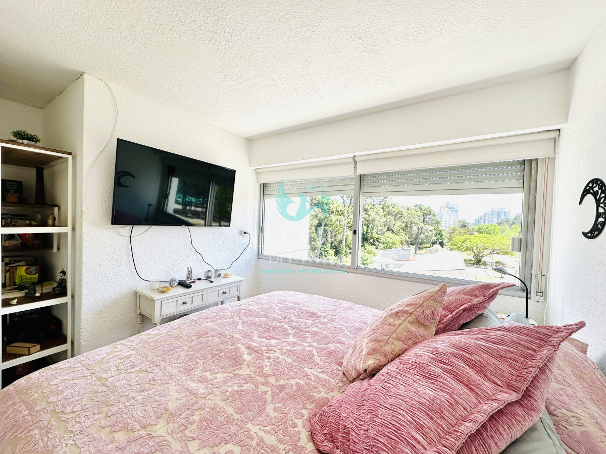 Apartamento ID.1232 - Apartamento en alquiler de 2 dormitorios con 2 baños sobre Roosevelt, Punta del Este