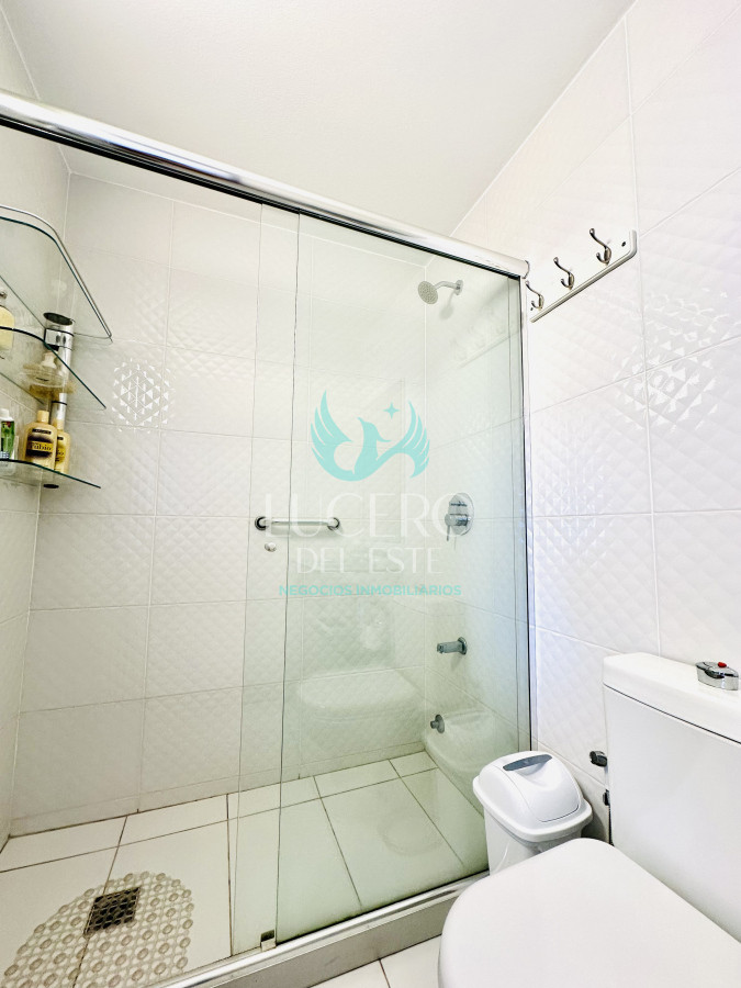 Apartamento ID.1232 - Apartamento en alquiler de 2 dormitorios con 2 baños sobre Roosevelt, Punta del Este