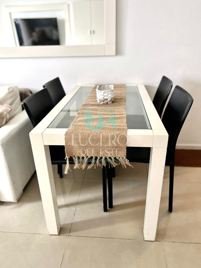 Apartamento ID.1035 - Apartamento de 1 Dormitorio en Torre con Servicios, Cerca del Mar - Alquiler Anual, Punta del Este