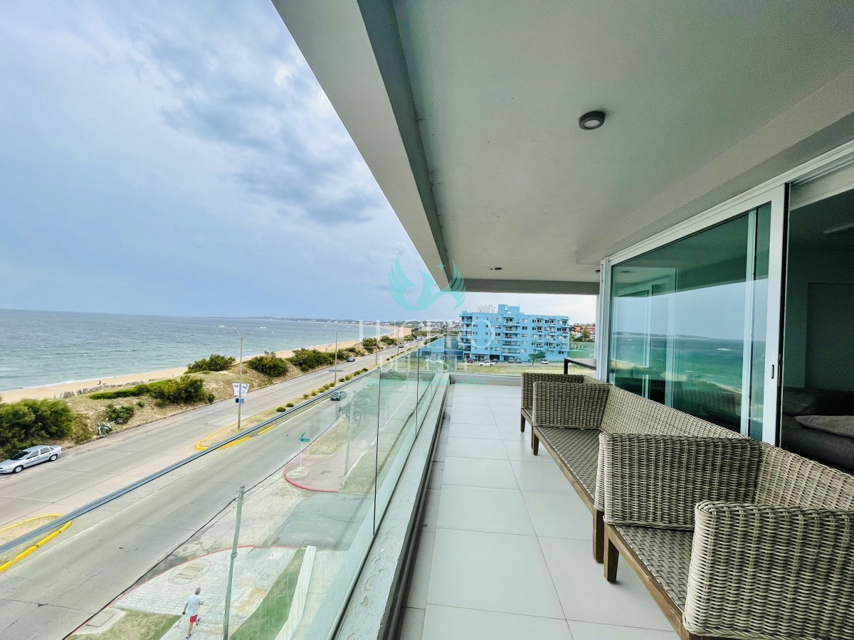 Apartamento ID.294 - Vendo Apartamento de 3 Dormitorios y Parrillero Frente al Mar, Playa Mansa