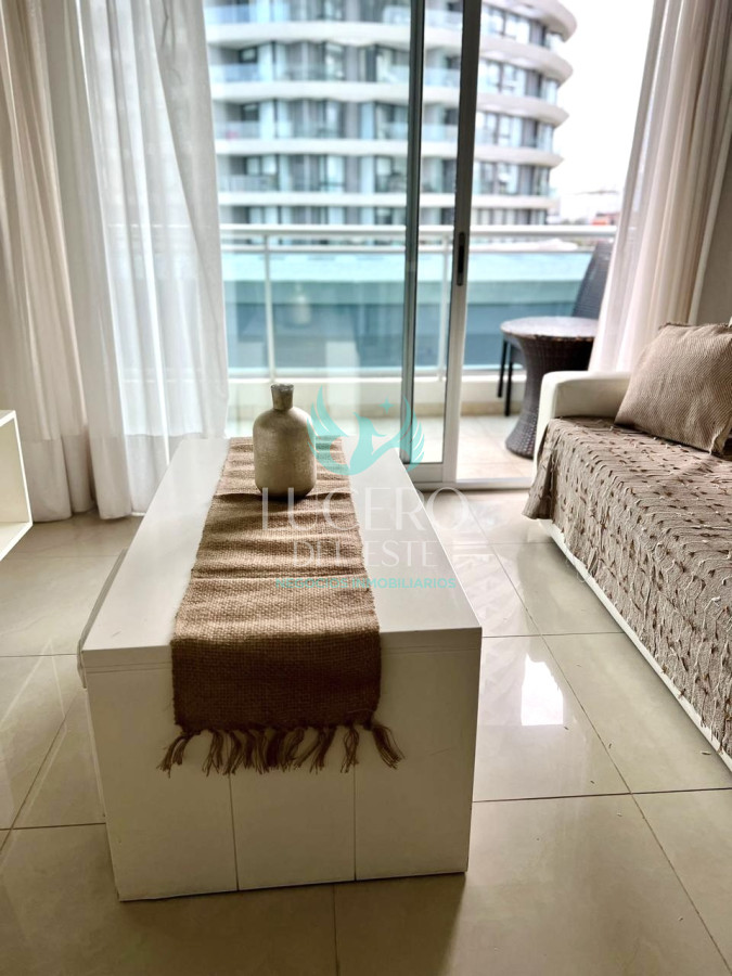Apartamento ID.1035 - Apartamento de 1 Dormitorio en Torre con Servicios, Cerca del Mar - Alquiler Anual, Punta del Este