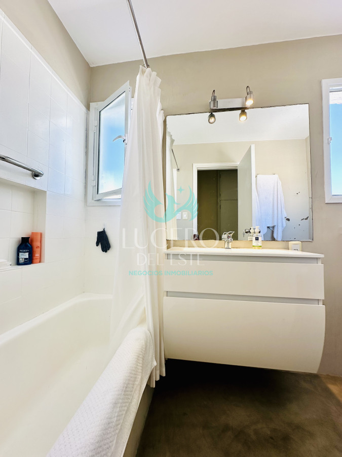 Apartamento ID.1288 - Alquiler y venta de apartamento con vista al Mar en Península de 3 dormitorios más dependencia