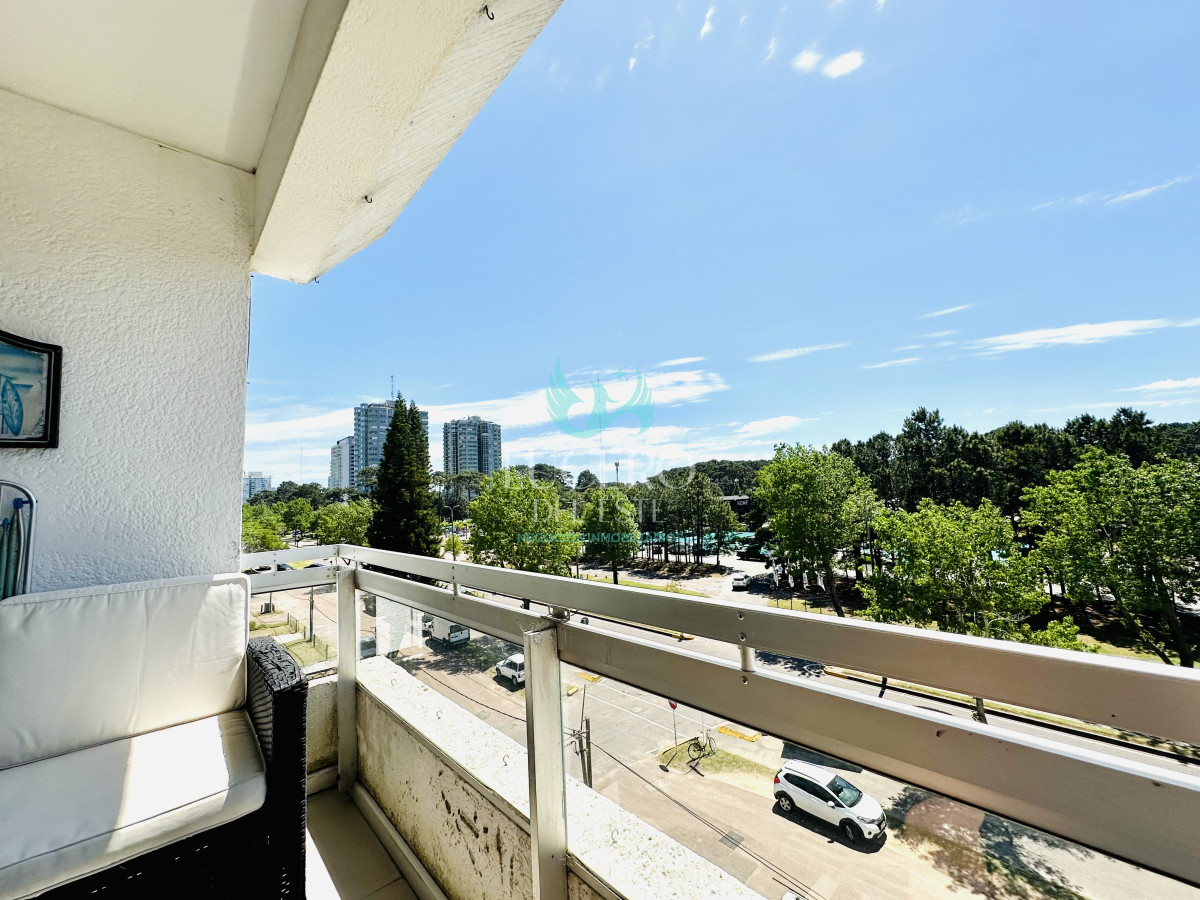 Apartamento ID.1232 - Apartamento en alquiler de 2 dormitorios con 2 baños sobre Roosevelt, Punta del Este