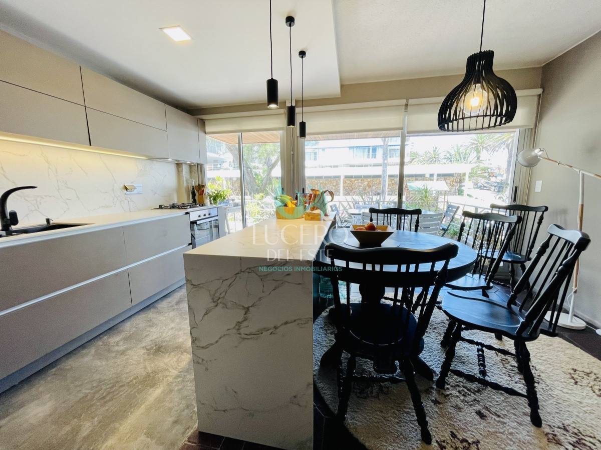 Apartamento ID.788 - Apartamento en Alquiler Anual 2 Dormitorios en Península a pasos del Puerto, Punta del Este