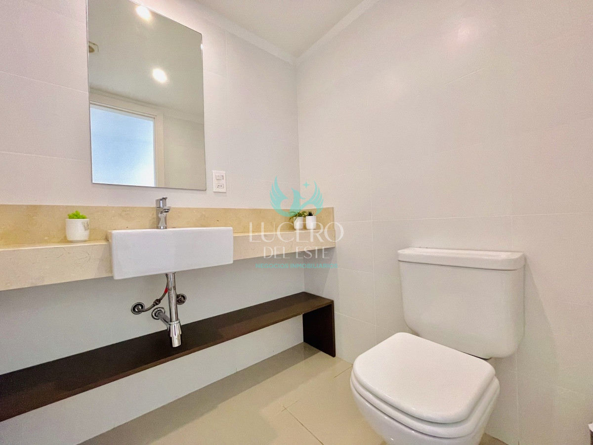 Apartamento ID.294 - Vendo Apartamento de 3 Dormitorios y Parrillero Frente al Mar, Playa Mansa