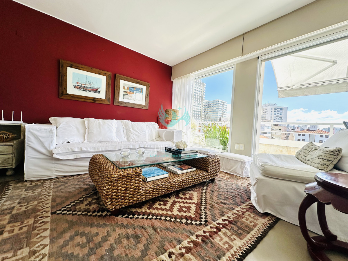 Apartamento ID.1288 - Alquiler y venta de apartamento con vista al Mar en Península de 3 dormitorios más dependencia