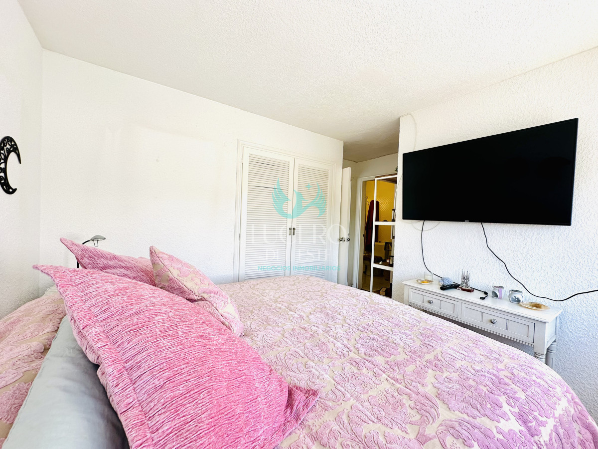 Apartamento ID.1232 - Apartamento en alquiler de 2 dormitorios con 2 baños sobre Roosevelt, Punta del Este