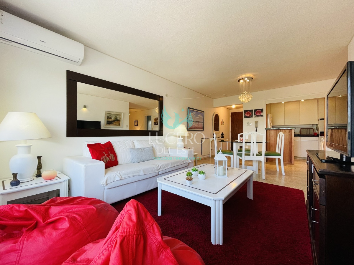 Apartamento ID.677 - Alquiler Anual Apartamento de 1 Dormitorio y Medio en la Península, Punta del Este
