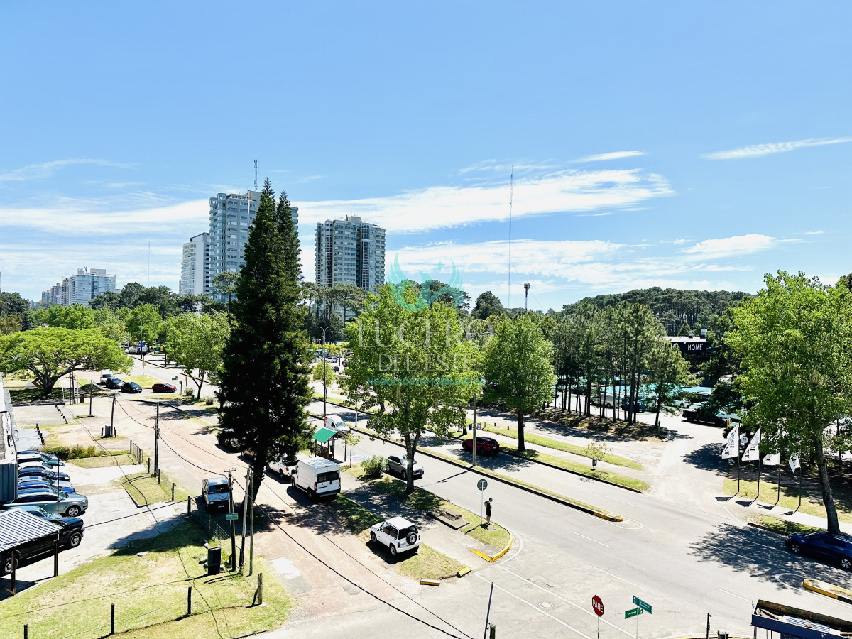 Apartamento ID.1232 - Apartamento en alquiler de 2 dormitorios con 2 baños sobre Roosevelt, Punta del Este