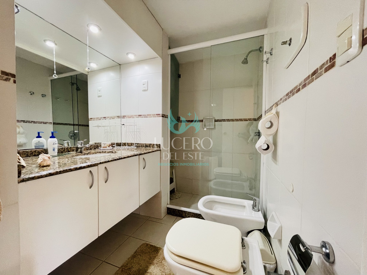 Apartamento ID.677 - Alquiler Anual Apartamento de 1 Dormitorio y Medio en la Península, Punta del Este