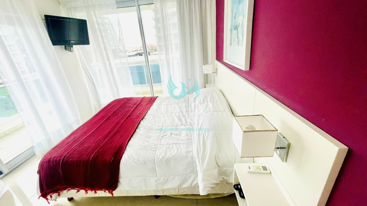 Apartamento ID.1035 - Apartamento de 1 Dormitorio en Torre con Servicios, Cerca del Mar - Alquiler Anual, Punta del Este