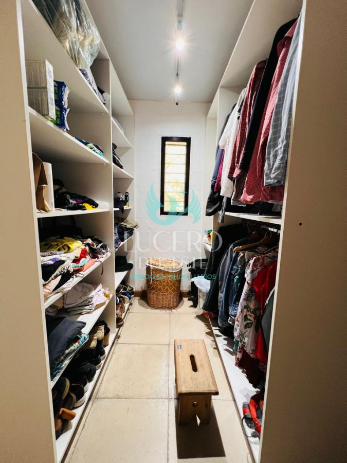 Casa ID.1749 - Casa moderna en venta de 3 Dormitorios en Parque Burnett, Pinares