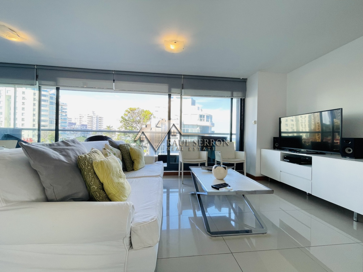 Apartamento ID.1985 - Apartamento de 2 Dormitorios y Parrillero Frente a Playa Brava, Punta del Este