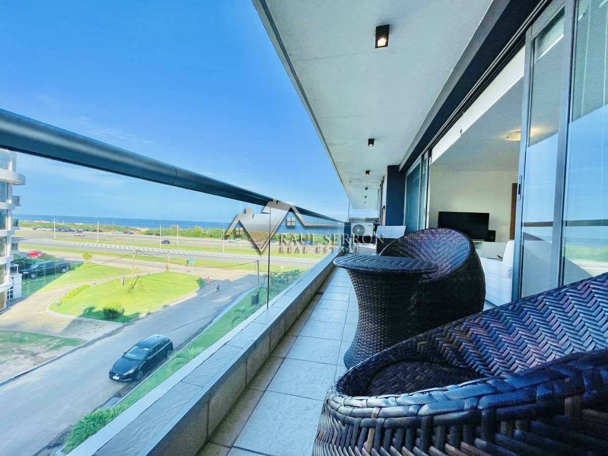 Apartamento ID.1985 - Apartamento de 2 Dormitorios y Parrillero Frente a Playa Brava, Punta del Este