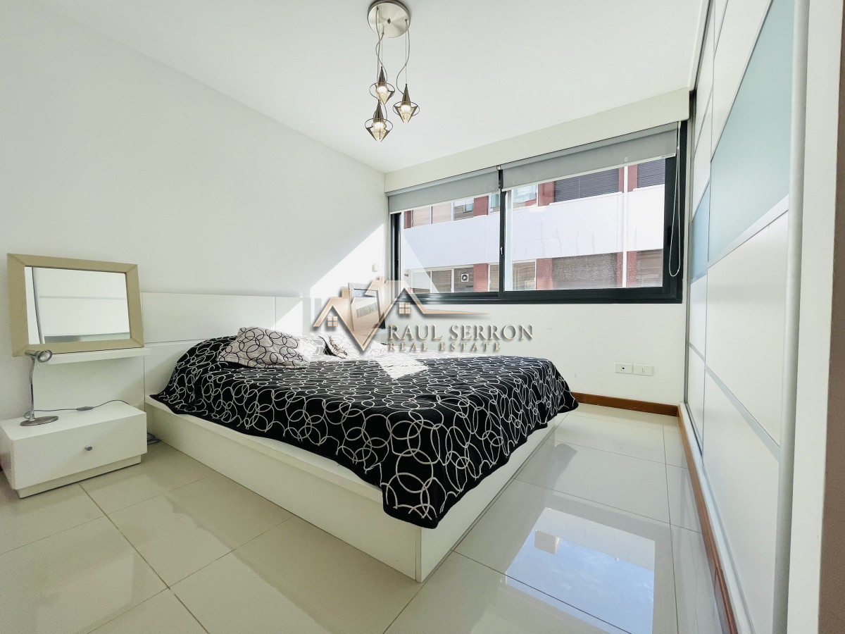 Apartamento ID.1985 - Apartamento de 2 Dormitorios y Parrillero Frente a Playa Brava, Punta del Este