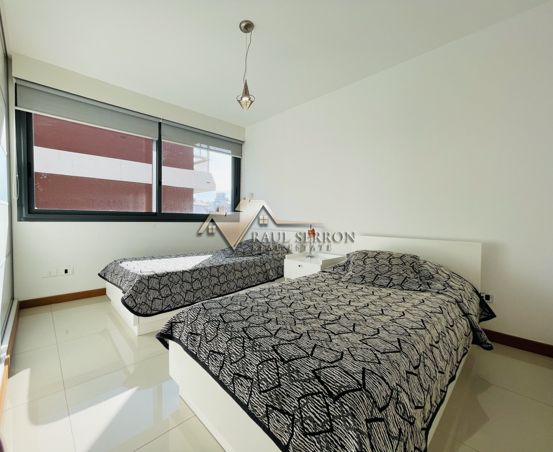 Apartamento ID.1985 - Apartamento de 2 Dormitorios y Parrillero Frente a Playa Brava, Punta del Este