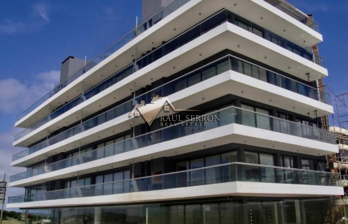 Apartamento ID.1985 - Apartamento de 2 Dormitorios y Parrillero Frente a Playa Brava, Punta del Este