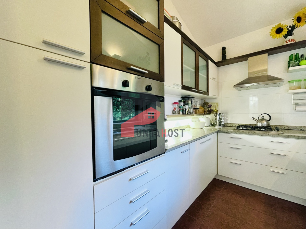 Casa ID.481 - Casa de 3 Dormitorios, Piscina Climatizada y Parrillero en Playa Mansa, Punta del Este