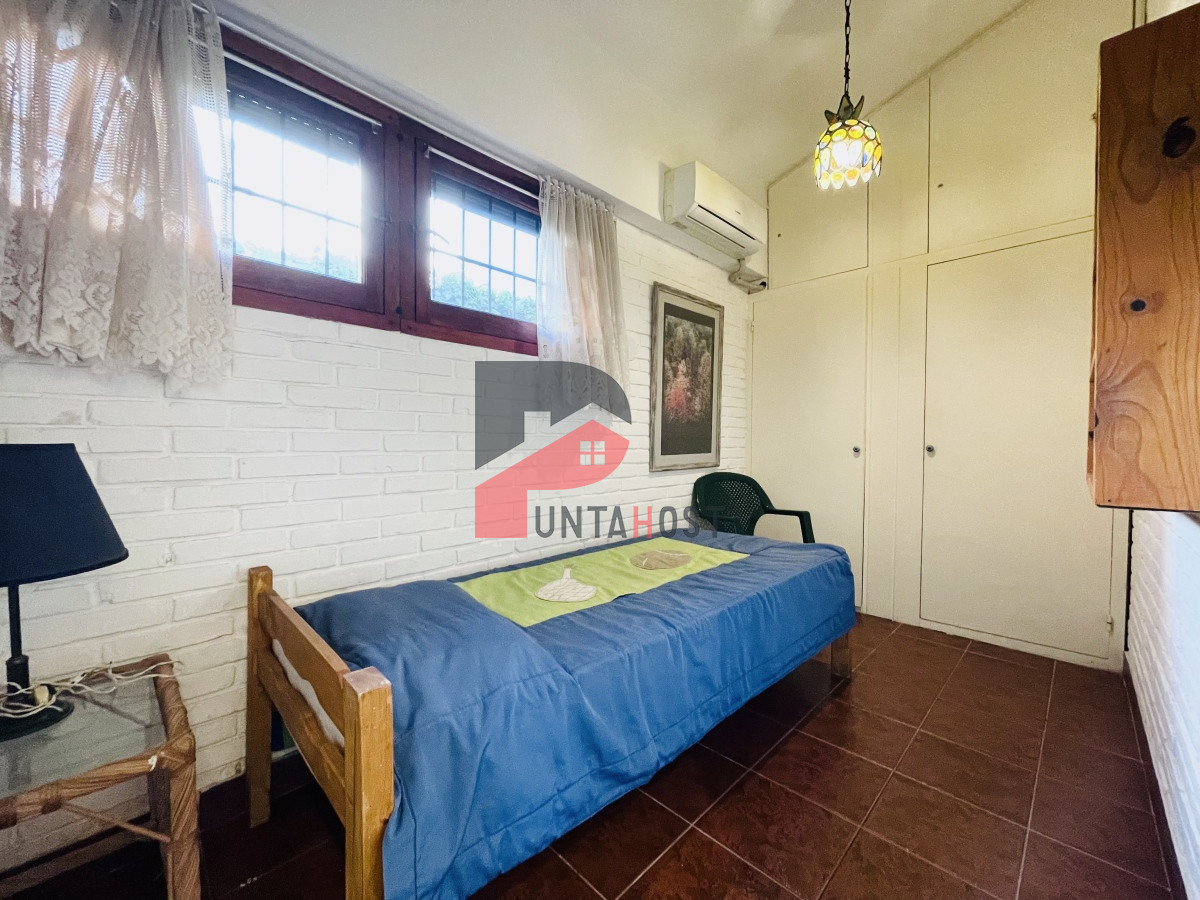 Casa ID.481 - Casa de 3 Dormitorios, Piscina Climatizada y Parrillero en Playa Mansa, Punta del Este