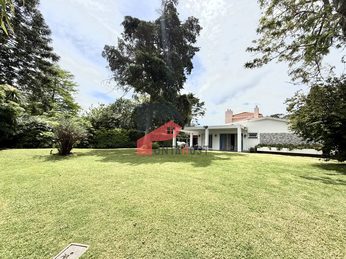 Casa ID.482 - Alquiler temporal de casa de 3 dormitorios con gran parque en playa mansa, Punta del Este