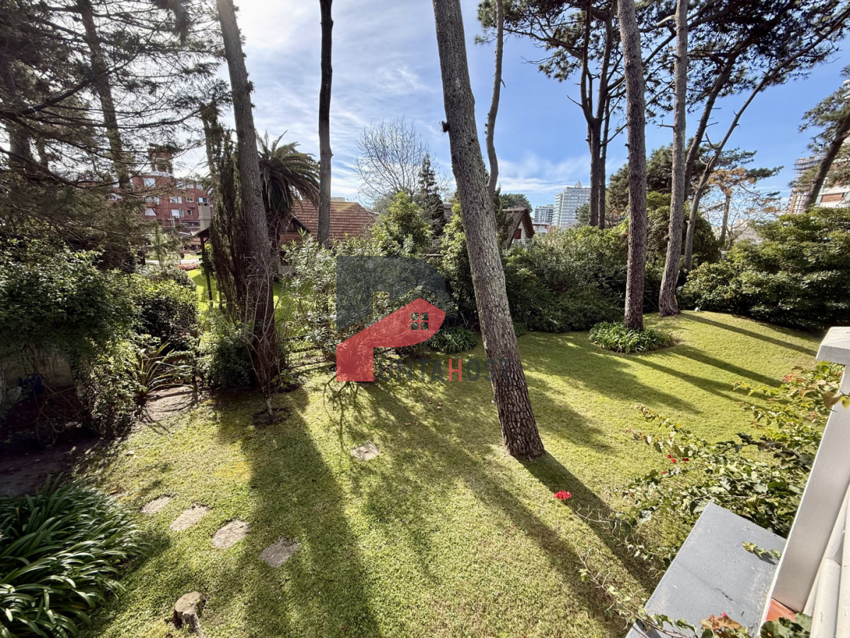 Casa ID.484 - Casa de 3 Dormitorios más Dependencia y Piscina, en Aidy Grill Punta del Este, Ubicada a pasos del Mar