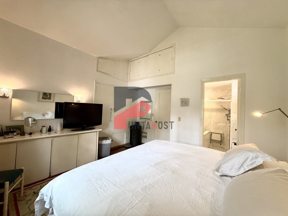 Casa ID.482 - Alquiler temporal de casa de 3 dormitorios con gran parque en playa mansa, Punta del Este