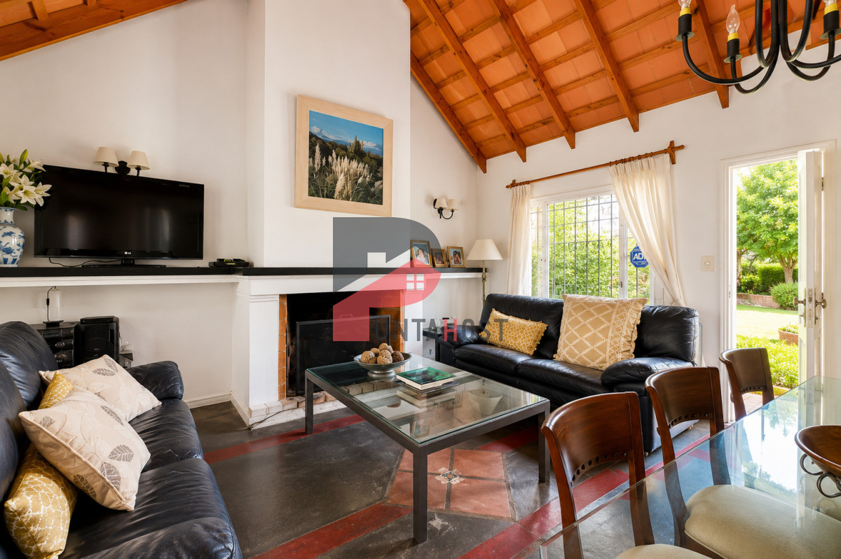 Casa ID.484 - Casa de 3 Dormitorios más Dependencia y Piscina, en Aidy Grill Punta del Este, Ubicada a pasos del Mar