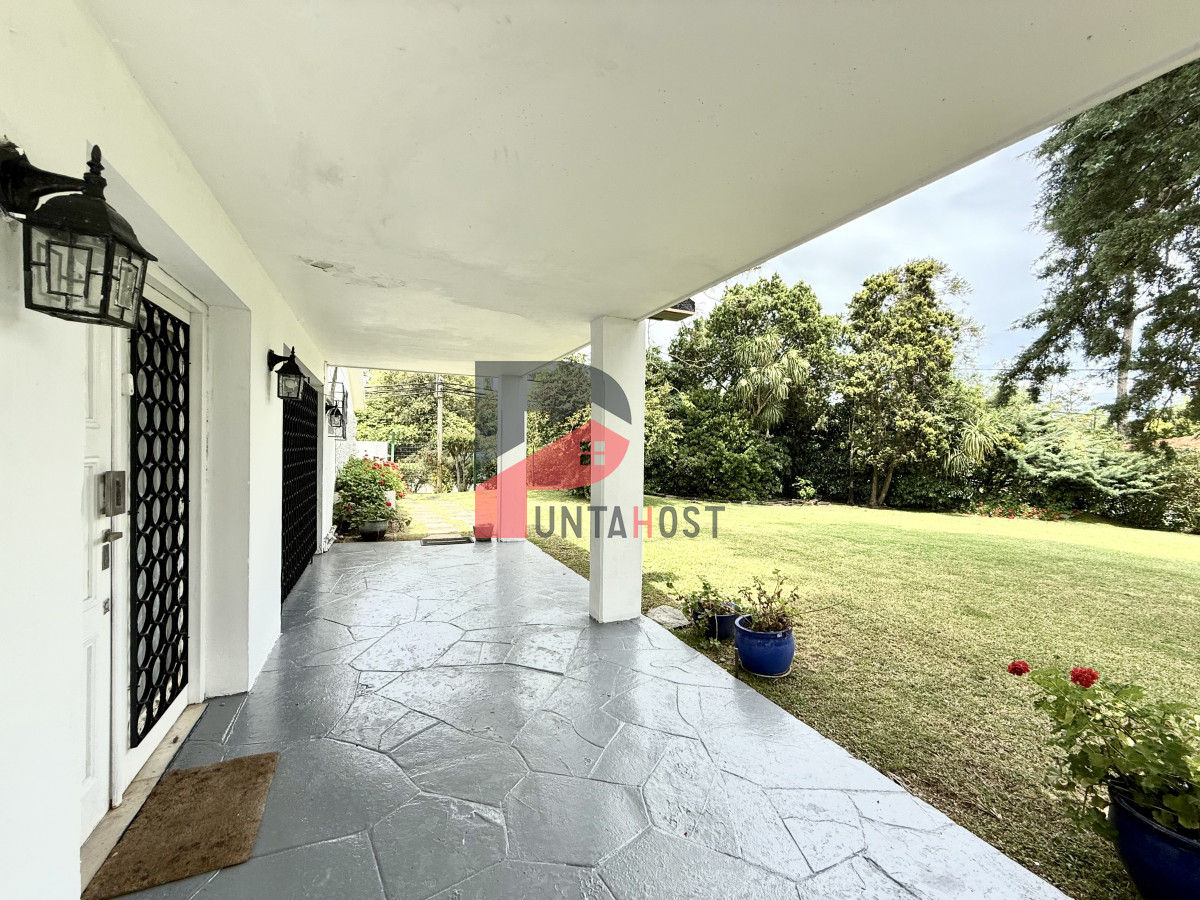 Casa ID.482 - Alquiler temporal de casa de 3 dormitorios con gran parque en playa mansa, Punta del Este
