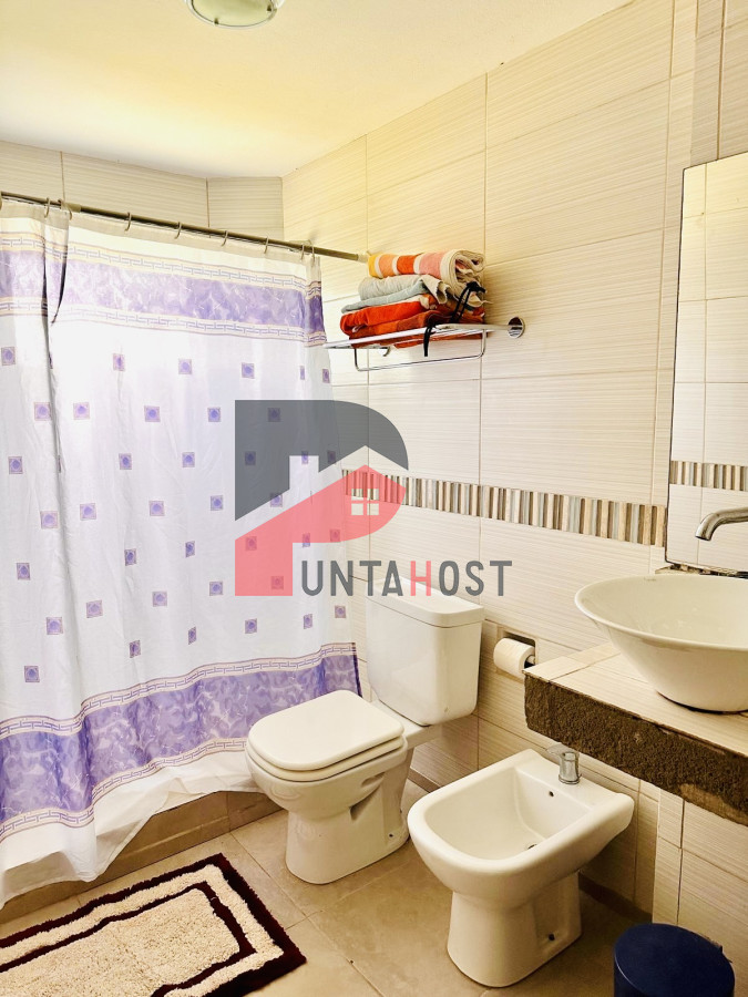 Casa ID.482 - Alquiler temporal de casa de 3 dormitorios con gran parque en playa mansa, Punta del Este
