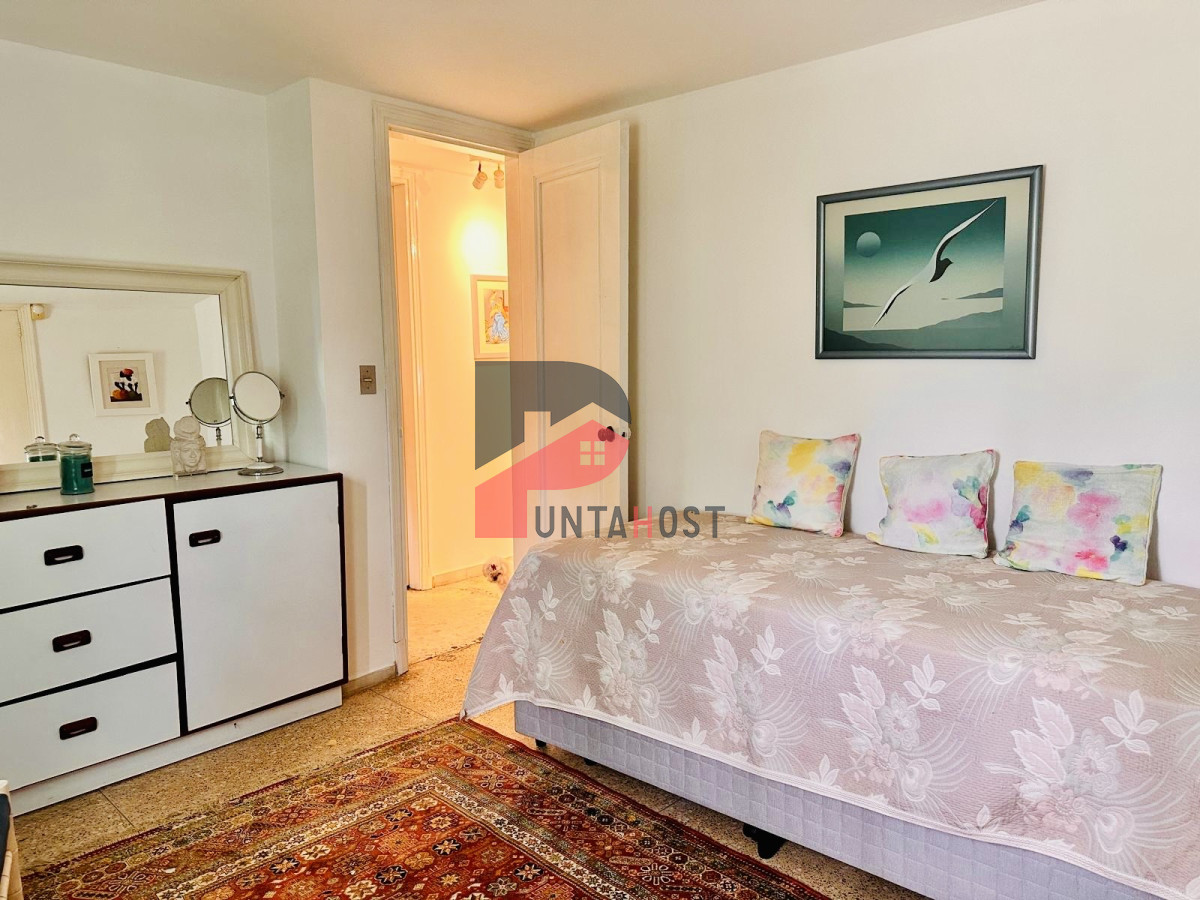 Casa ID.482 - Alquiler temporal de casa de 3 dormitorios con gran parque en playa mansa, Punta del Este