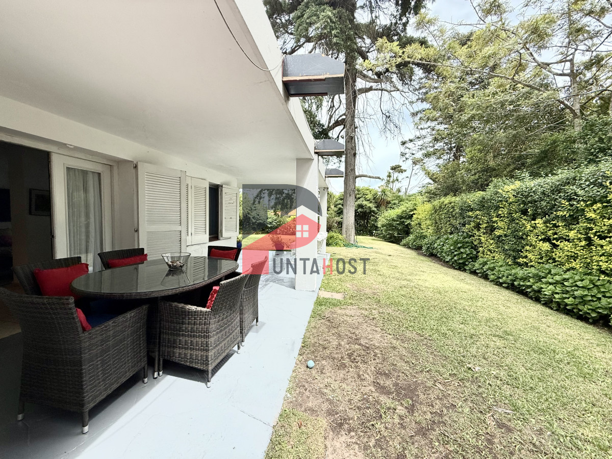 Casa ID.482 - Alquiler temporal de casa de 3 dormitorios con gran parque en playa mansa, Punta del Este