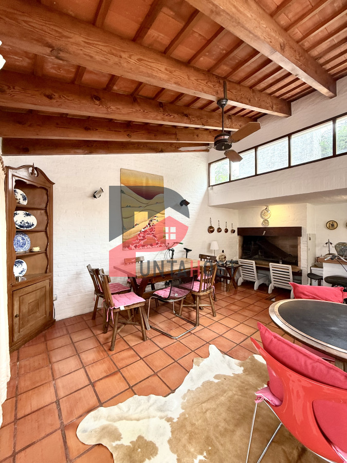 Casa ID.482 - Alquiler temporal de casa de 3 dormitorios con gran parque en playa mansa, Punta del Este
