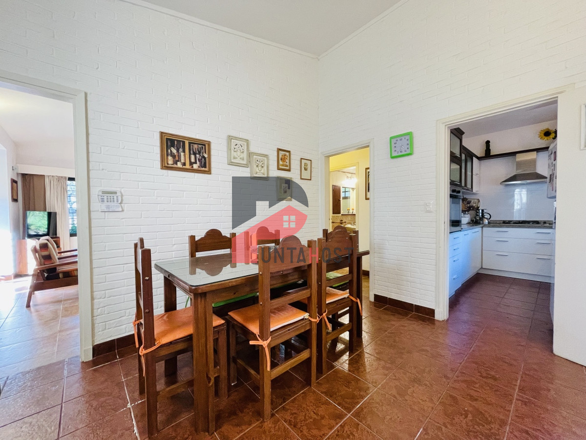 Casa ID.481 - Casa de 3 Dormitorios, Piscina Climatizada y Parrillero en Playa Mansa, Punta del Este