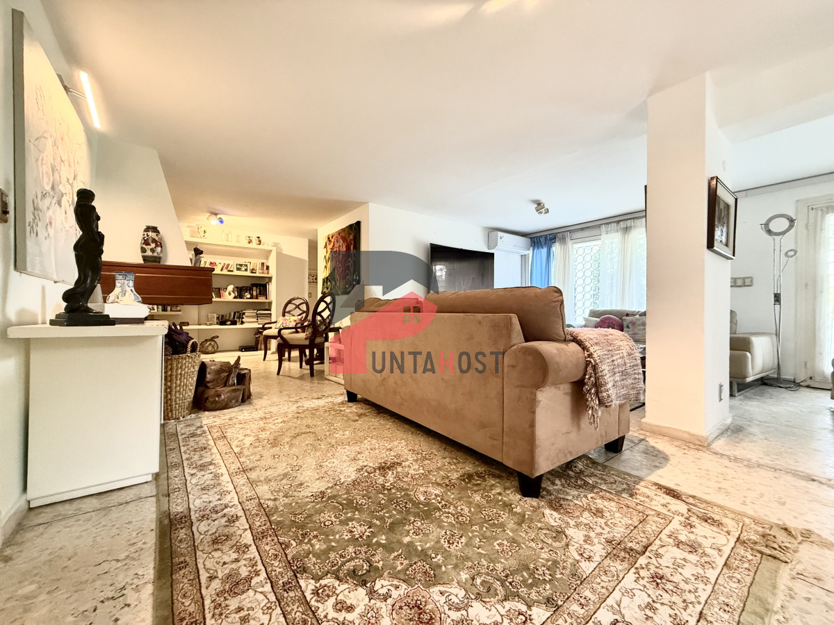 Casa ID.482 - Alquiler temporal de casa de 3 dormitorios con gran parque en playa mansa, Punta del Este