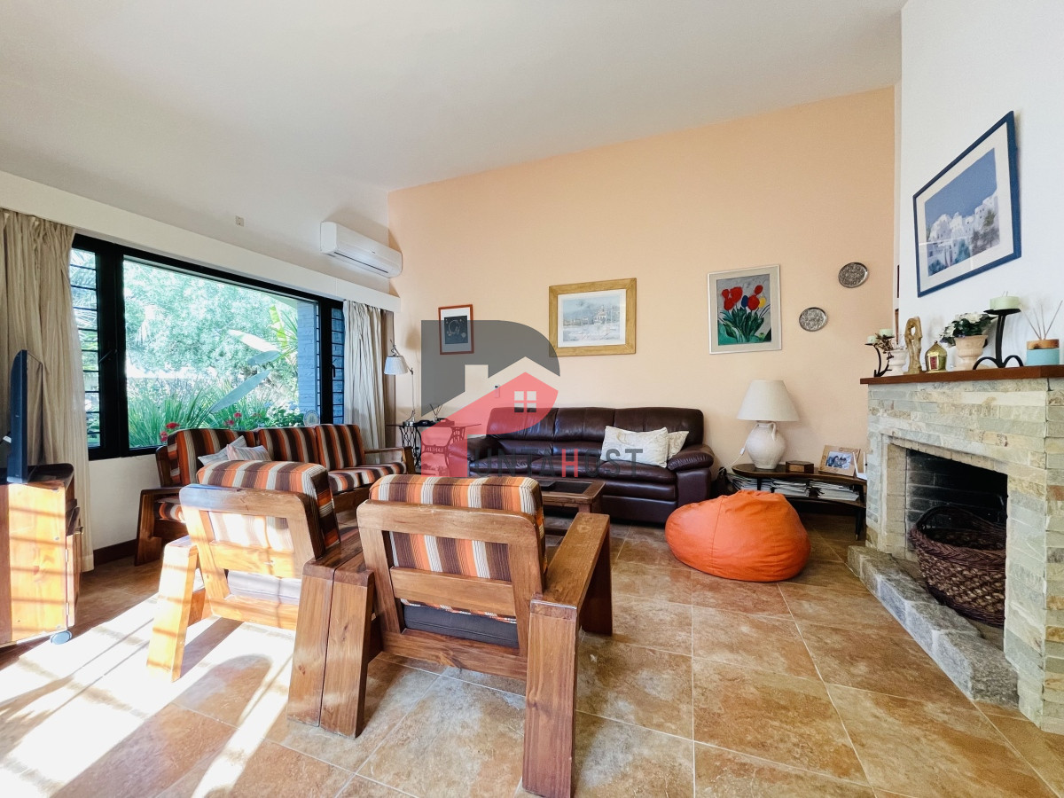 Casa ID.481 - Casa de 3 Dormitorios, Piscina Climatizada y Parrillero en Playa Mansa, Punta del Este