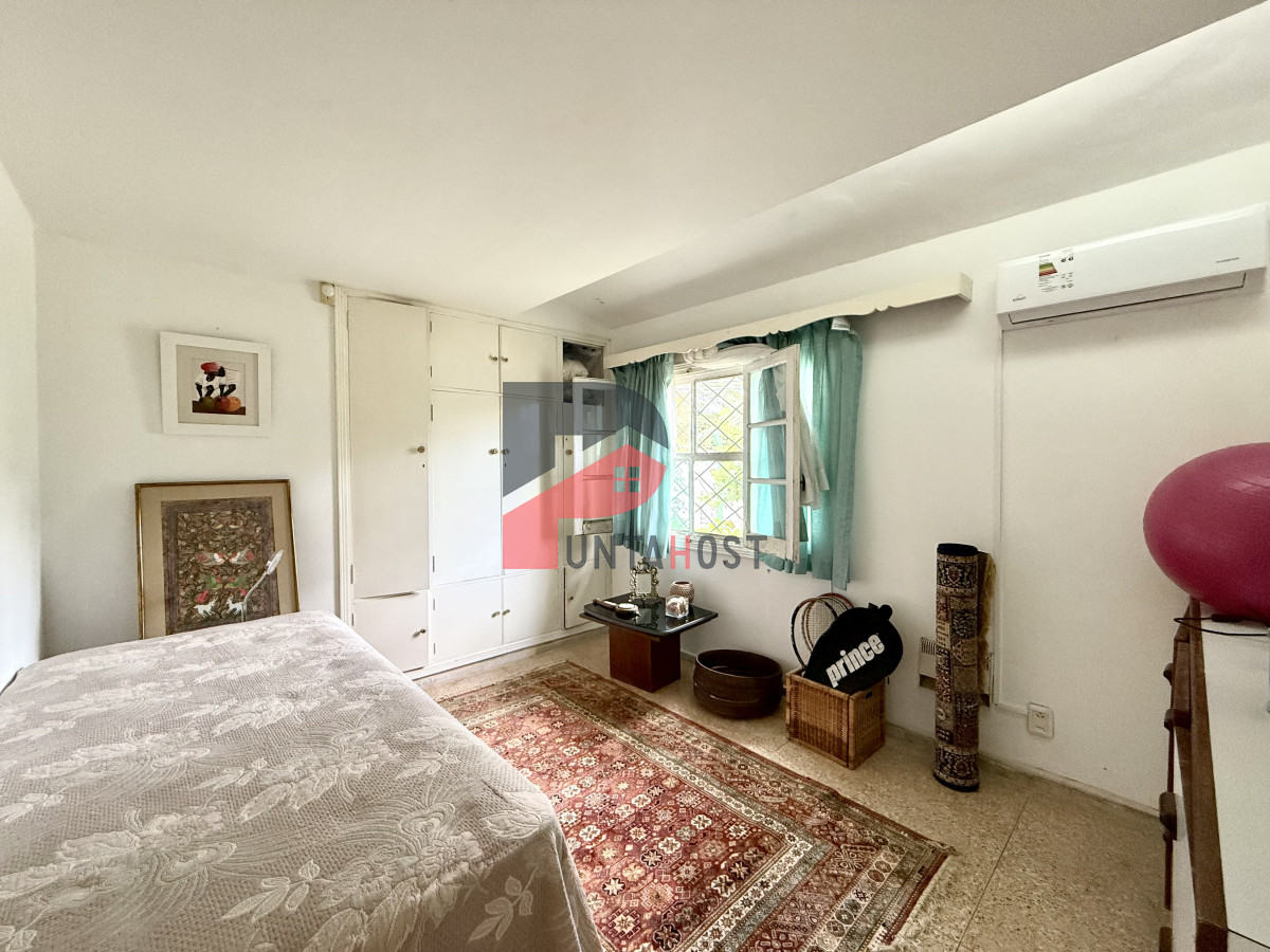 Casa ID.482 - Alquiler temporal de casa de 3 dormitorios con gran parque en playa mansa, Punta del Este