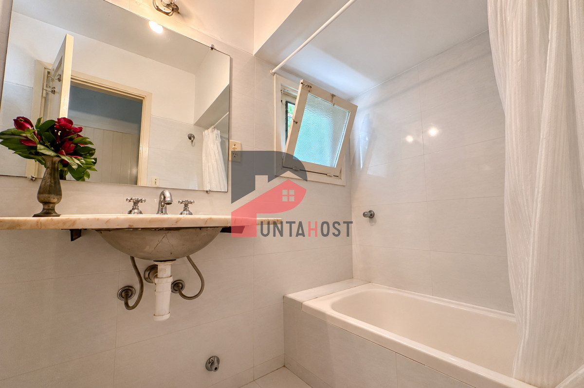 Casa ID.484 - Casa de 3 Dormitorios más Dependencia y Piscina, en Aidy Grill Punta del Este, Ubicada a pasos del Mar