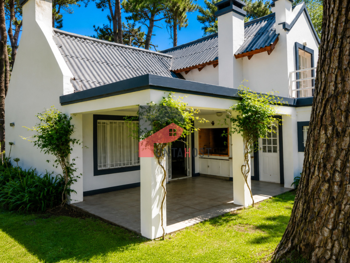 Casa ID.484 - Casa de 3 Dormitorios más Dependencia y Piscina, en Aidy Grill Punta del Este, Ubicada a pasos del Mar