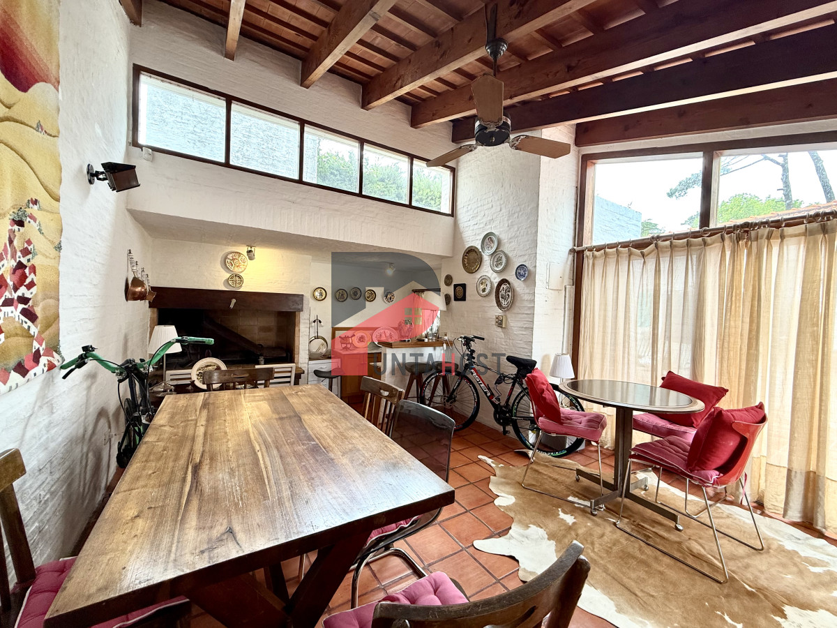 Casa ID.482 - Alquiler temporal de casa de 3 dormitorios con gran parque en playa mansa, Punta del Este