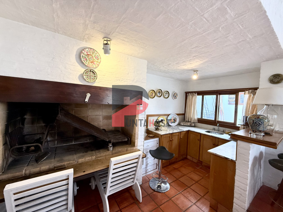 Casa ID.482 - Alquiler temporal de casa de 3 dormitorios con gran parque en playa mansa, Punta del Este