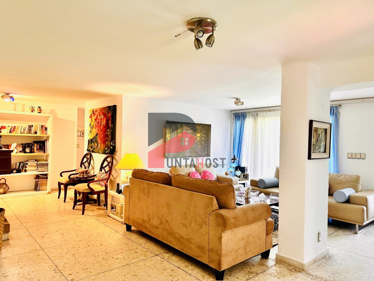 Casa ID.482 - Alquiler temporal de casa de 3 dormitorios con gran parque en playa mansa, Punta del Este