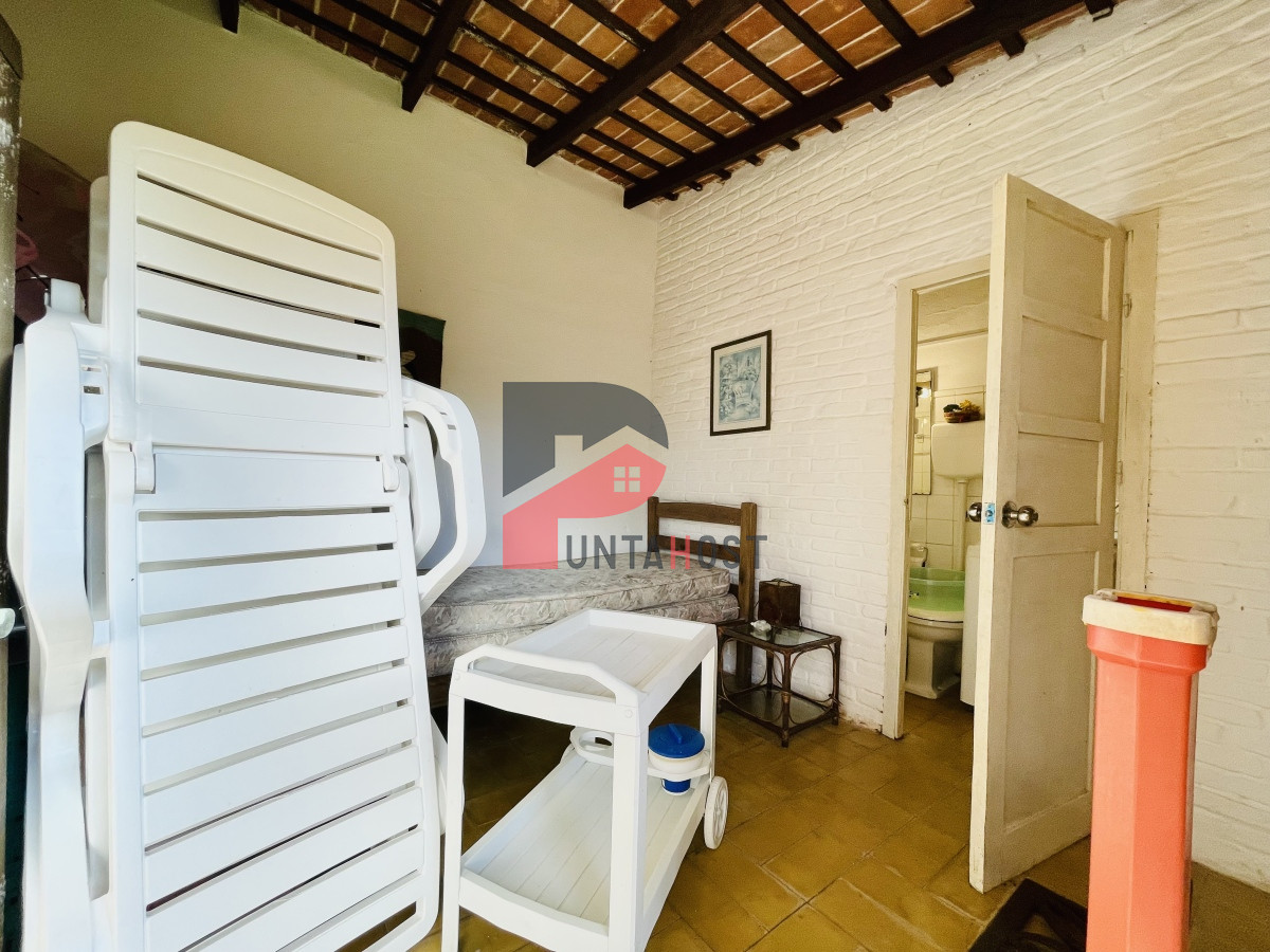 Casa ID.481 - Casa de 3 Dormitorios, Piscina Climatizada y Parrillero en Playa Mansa, Punta del Este