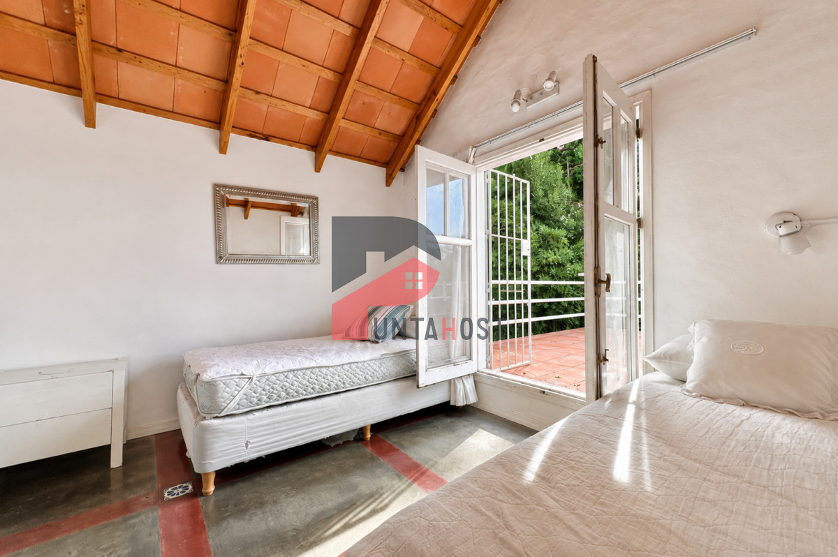 Casa ID.484 - Casa de 3 Dormitorios más Dependencia y Piscina, en Aidy Grill Punta del Este, Ubicada a pasos del Mar