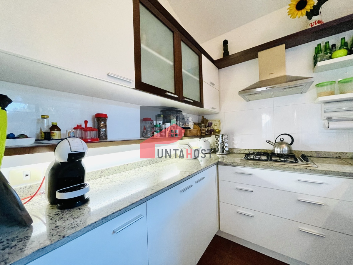 Casa ID.481 - Casa de 3 Dormitorios, Piscina Climatizada y Parrillero en Playa Mansa, Punta del Este
