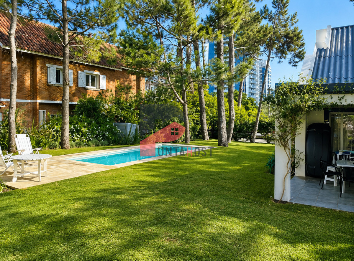 Casa ID.484 - Casa de 3 Dormitorios más Dependencia y Piscina, en Aidy Grill Punta del Este, Ubicada a pasos del Mar