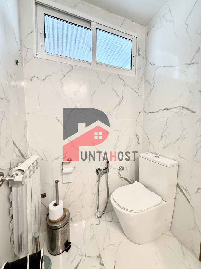Casa ID.482 - Alquiler temporal de casa de 3 dormitorios con gran parque en playa mansa, Punta del Este